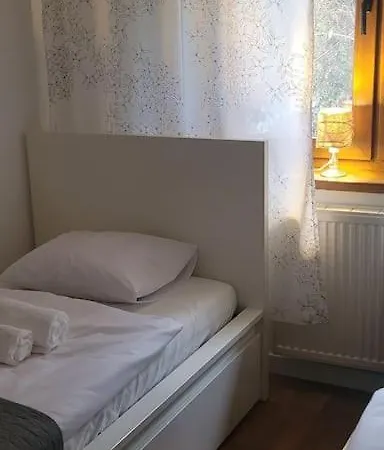 Willa Uroczy Dom Na ładnym Podwarszawskim Osiedlu *