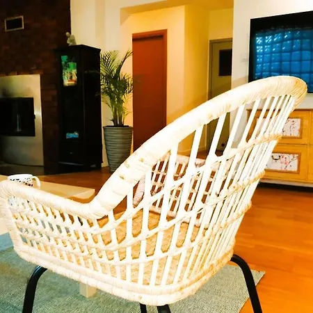 Uroczy Dom Na Ladnym Podwarszawskim Osiedlu