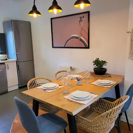 Uroczy Dom Na Ladnym Podwarszawskim Osiedlu Michałowice