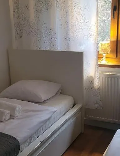 Willa Uroczy Dom Na ładnym Podwarszawskim Osiedlu *