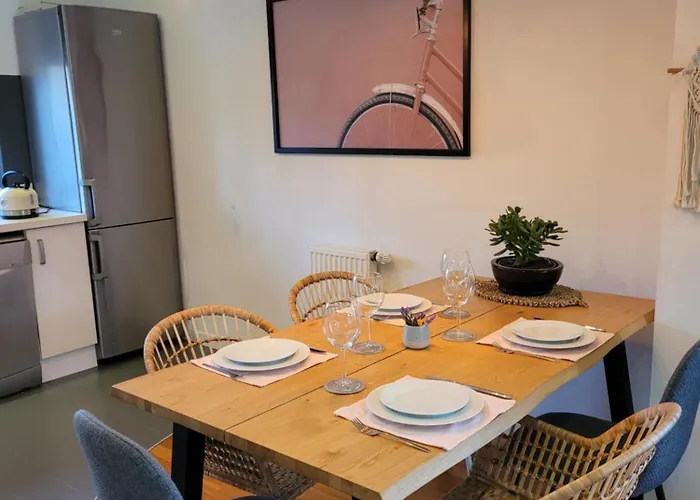 Uroczy Dom Na ładnym Podwarszawskim Osiedlu Michałowice