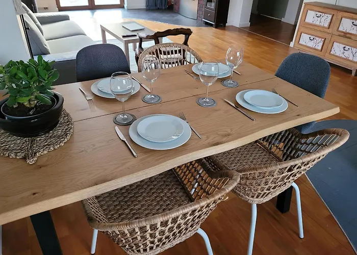 Willa Uroczy Dom Na ładnym Podwarszawskim Osiedlu